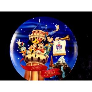 Vintage Disneyland 35 Years Of Magic Anniversary Plate 1990. New
